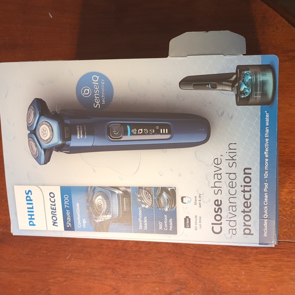 Norelco 7700 new in box